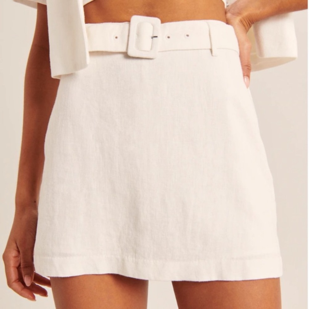 A&F White Linen-Blend Belted Skort